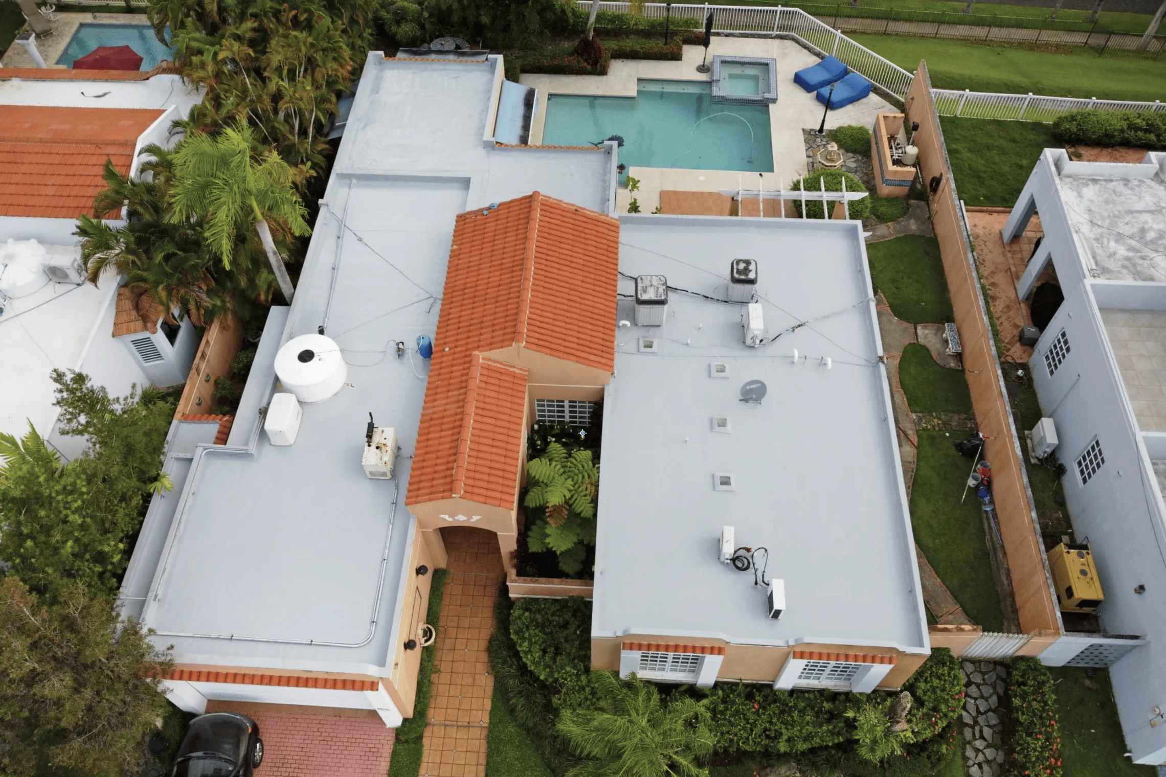 Techos Comerciales - Poly-Seal Basecoat BT